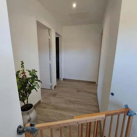 Vakantiehuis De La Petite Trotterie Peuton